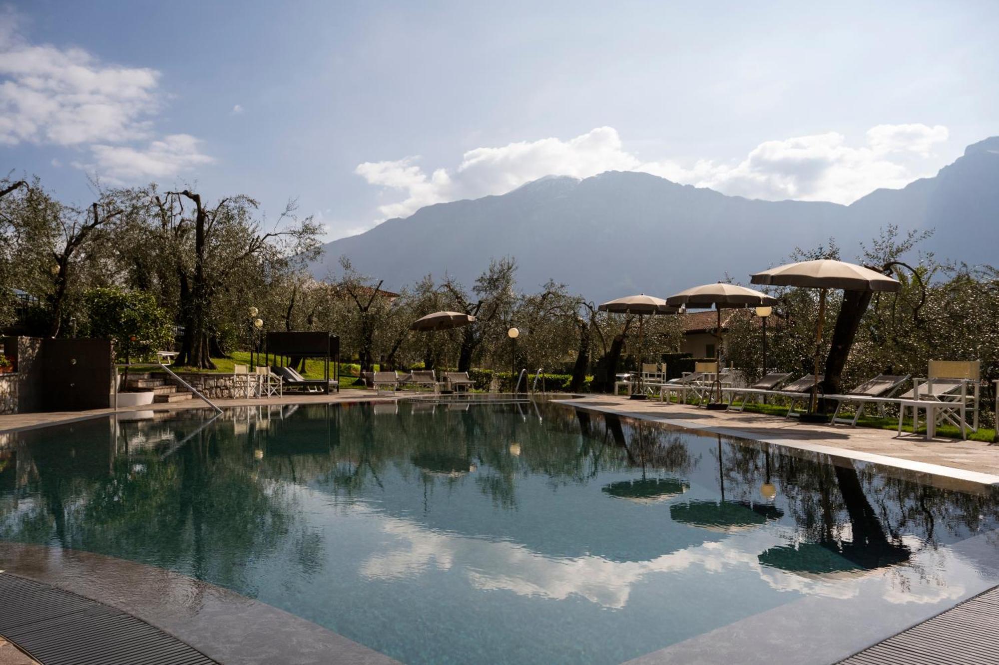 Hotel Coste Лимоне-суль-Гарда Экстерьер фото