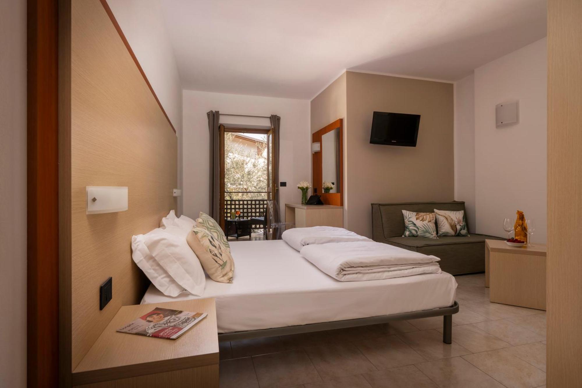 Hotel Coste Лимоне-суль-Гарда Экстерьер фото