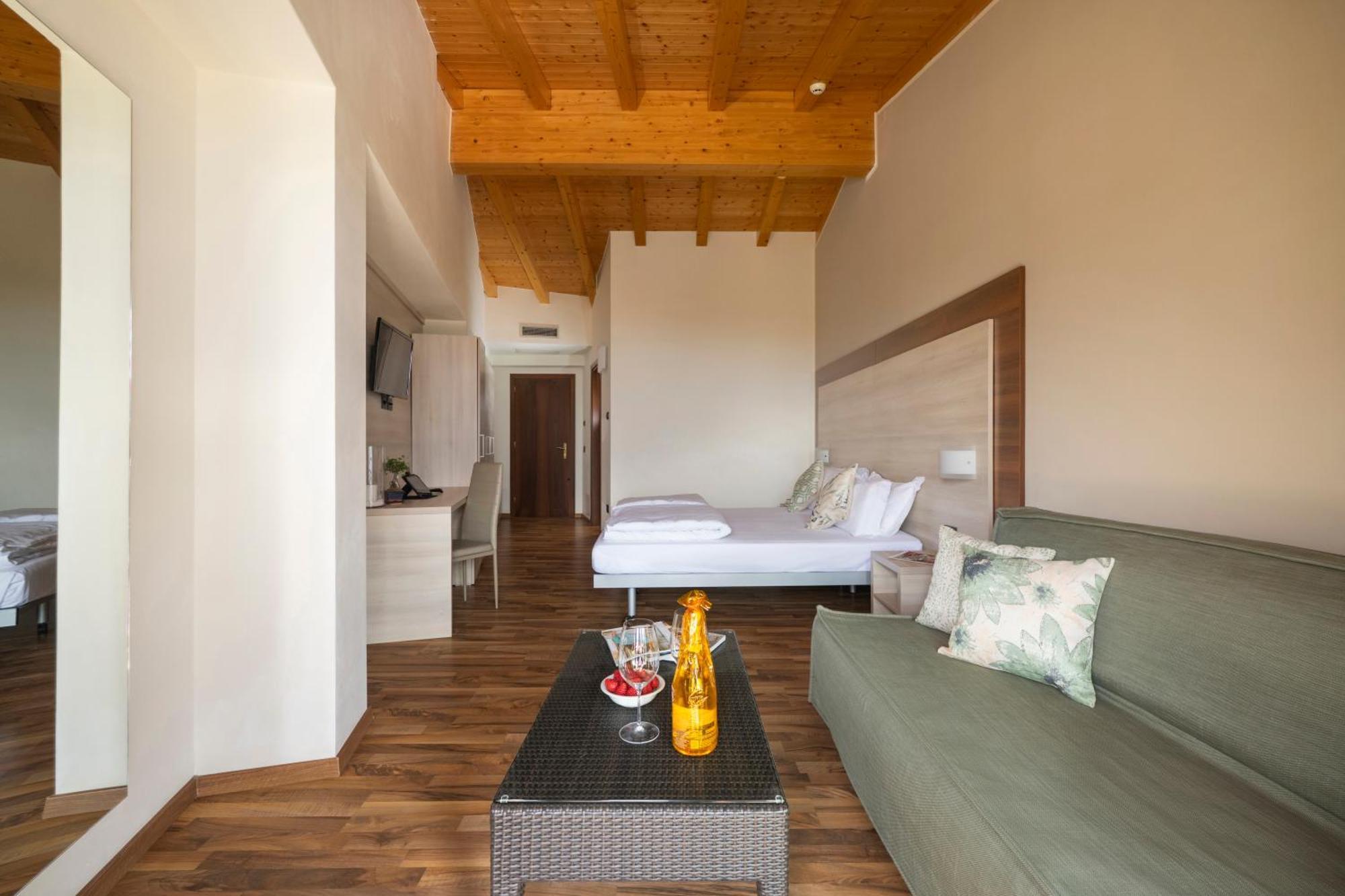 Hotel Coste Лимоне-суль-Гарда Экстерьер фото